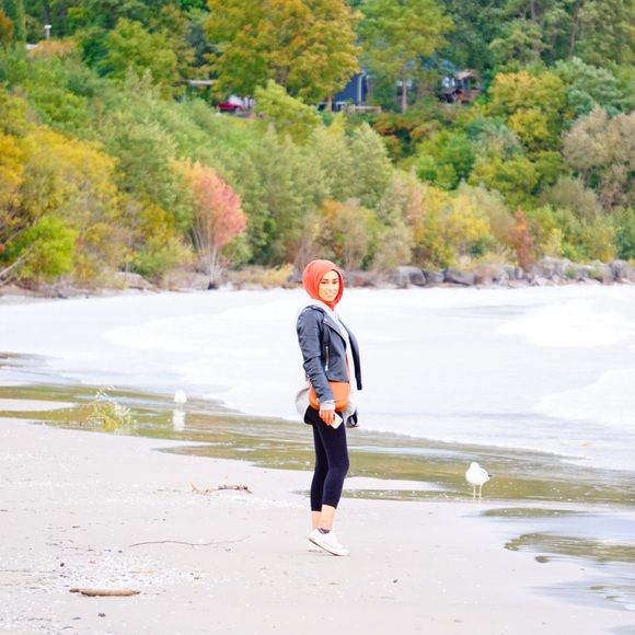 Meet your Posher, Sabina - Picture 1 of 1